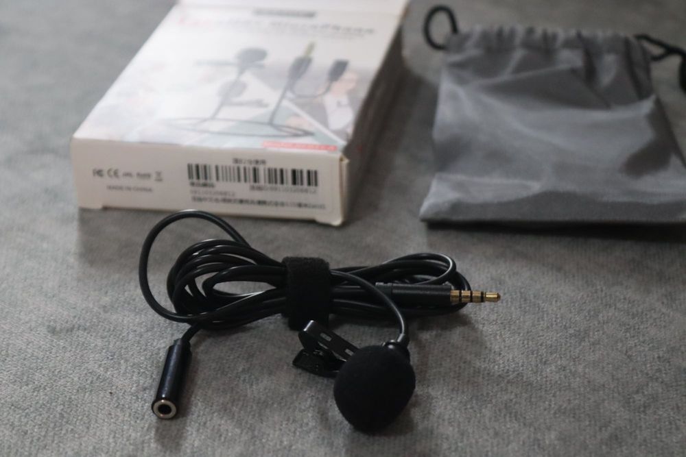 Microfone de Lapela com Saída para Fone de Retorno