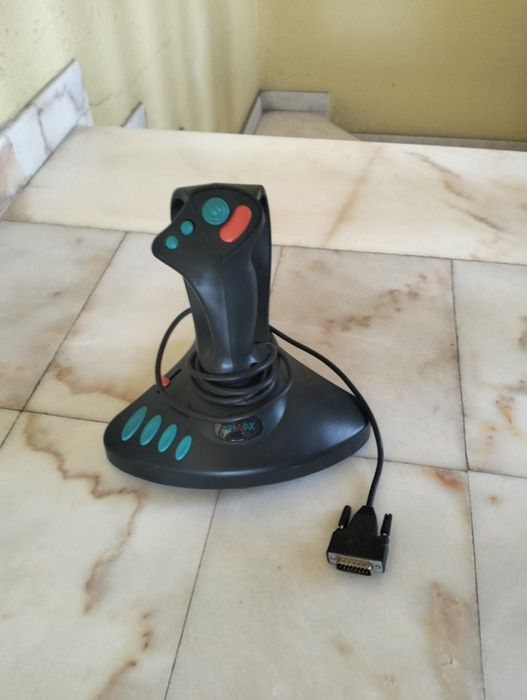 JOYSTICK  em bom estado usado