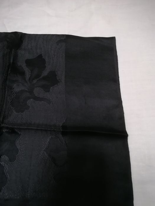 Lenços antigos de cabeça e ombros