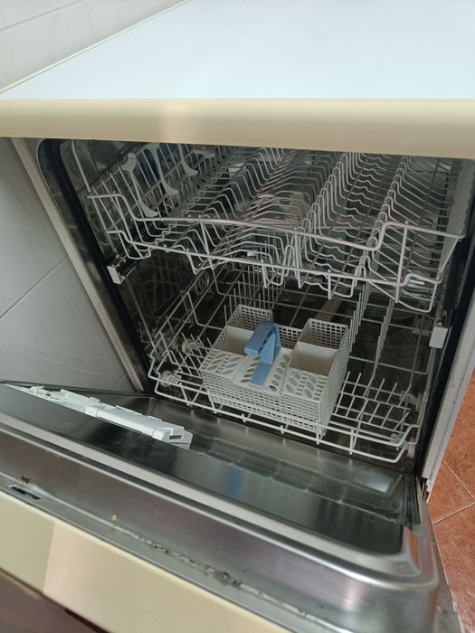 [Doação/Peças] Máquina de lavar loiça Whirlpool ADP8554