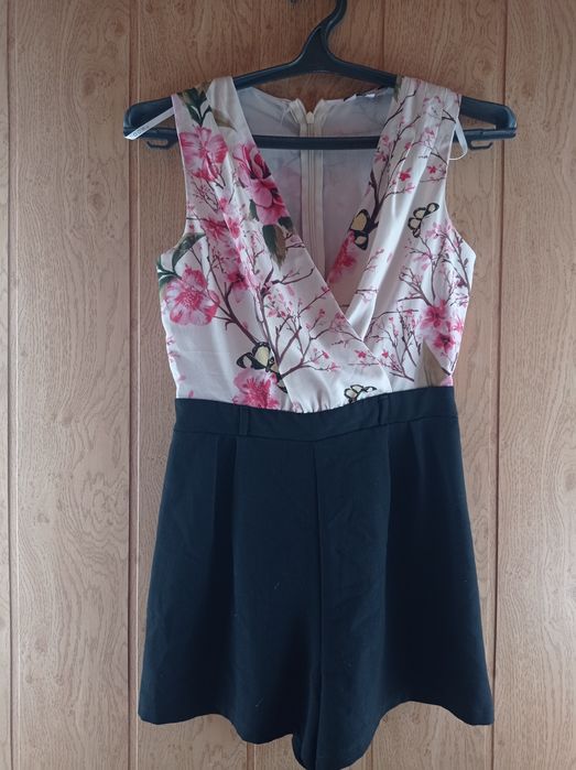 Жіночий комбінезон з шортиками