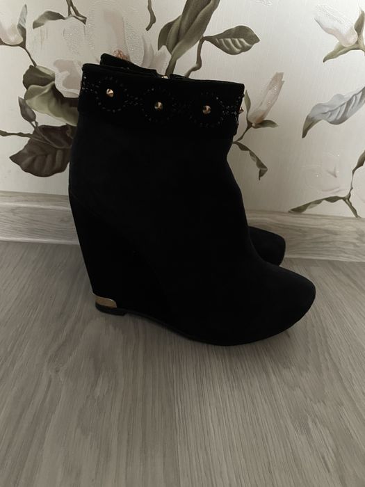 Чобітки жіночі, ботінки, ботильйони