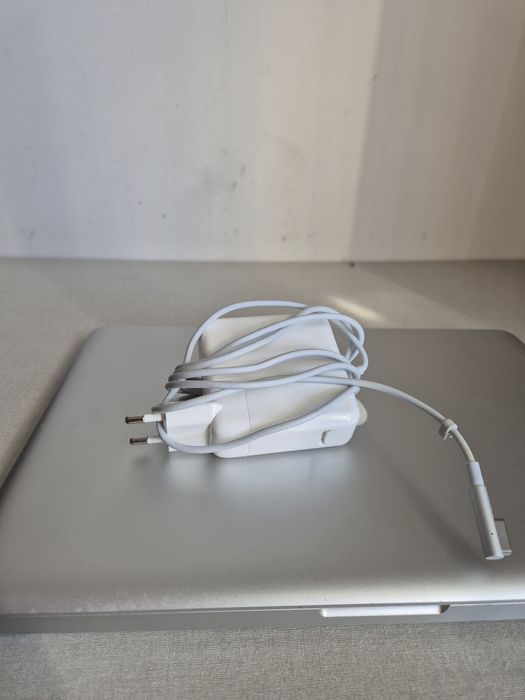 MacBook 2008 without charger64283856356993124