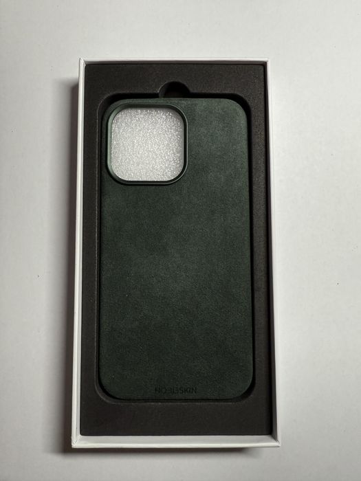 Case na iphone 13 pro z alkantary Nobleskin zielony