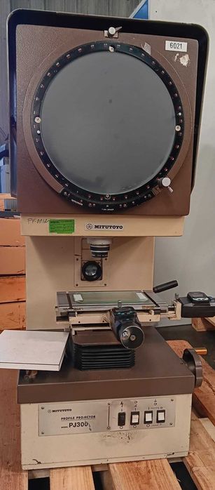 Projetor de Perfil Mitutoyo PJ 300H (302-101-4) – Equipamento de Medição de Precisão