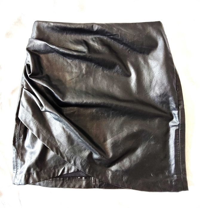 Stradivarius mini saia de couro preto drapeado 34 XS