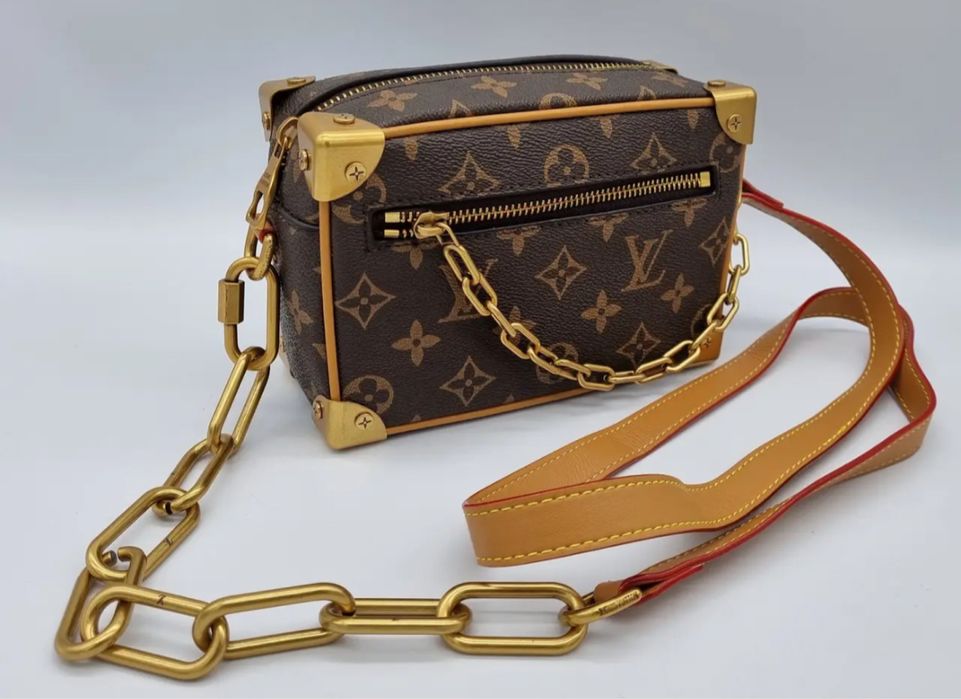 Стильна сумка-скринька у дизайні Monogram