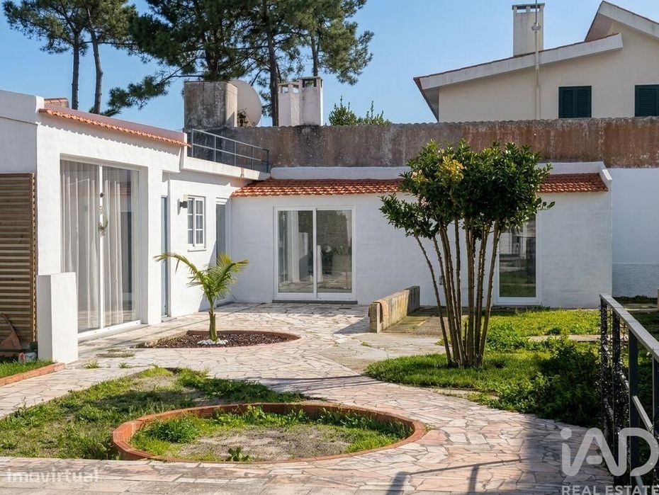 Casa / Villa T1 em Charneca de Caparica e Sobreda
