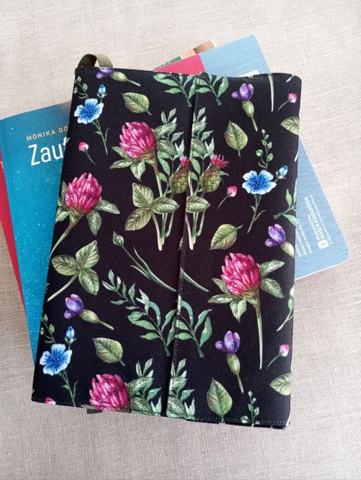 Otulacz na książki . Etui pokrowiec. Okładka
