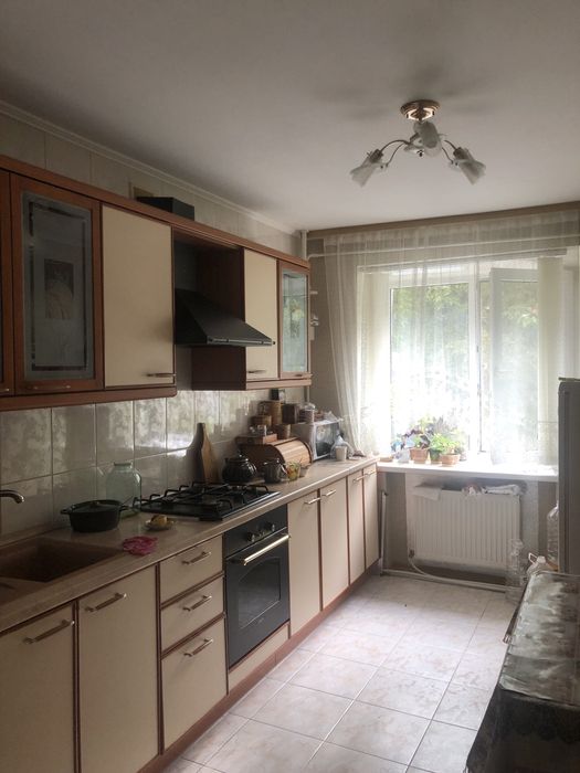 Окрема, велика кімната район вокзалу залізничного