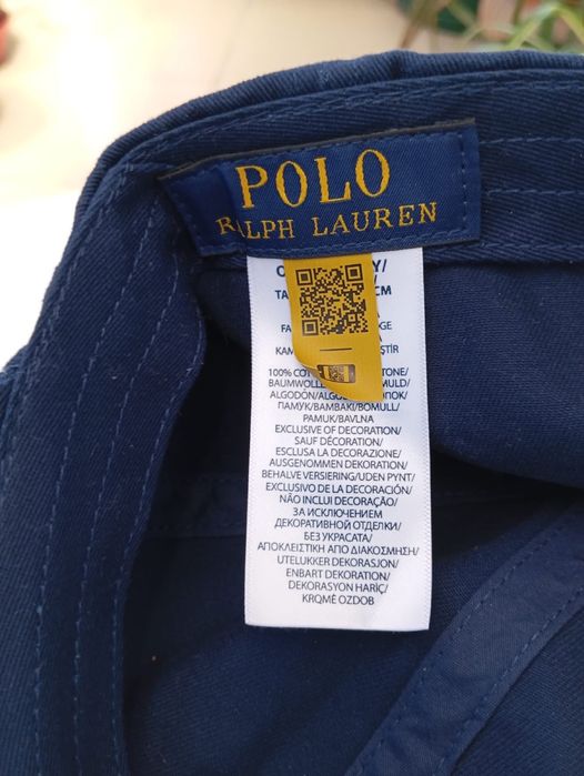 Boné azul simbolo amarelo claro