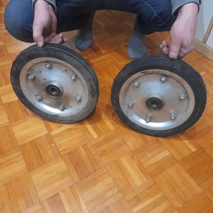 Wózek gospodarczy na 4 obracanych, bezdętkowych kołach