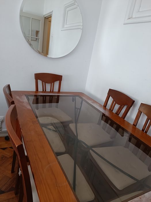 Selling a dining table for six people
