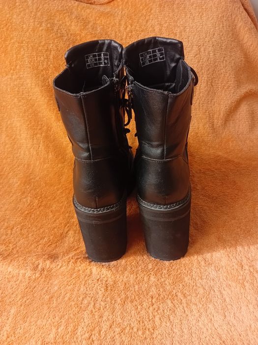 Ботинки на высокой платформе кожаные,размер 39