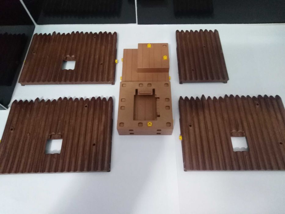 Playmobil peças para extensão do Forte.