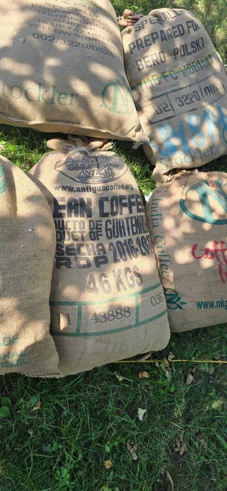 jutowa poduszka ogrodowa, pufy ogrodowe, worki jutowe