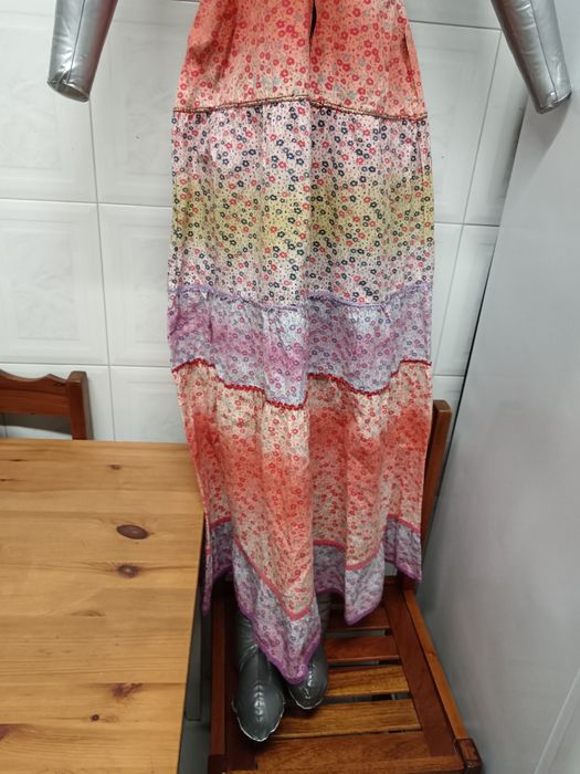 Vestido de senhora
O tamanho corresponde a um Menhora