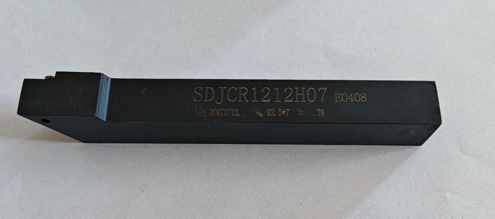 Nóż tokarski M2 5x7 SDJCR1212H07