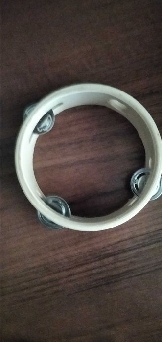 Игрушечный бубин .