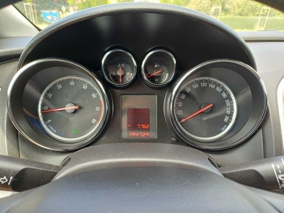 Opel Astra J 1,6 Sports Tourer Kombi