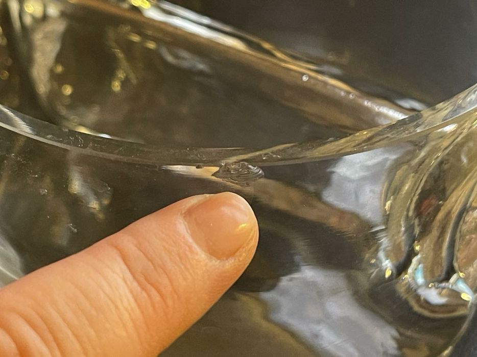 Szklana salaterka na przekąski.
Cena za przedmiot w stanie widocznym n