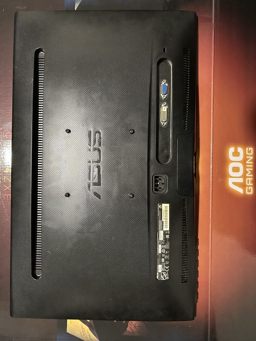 Monitores ASUS e LG