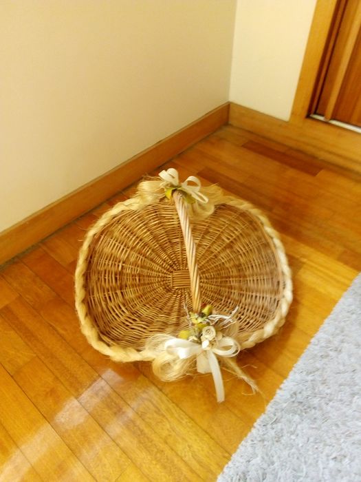 Cesto em verga para lembranças.