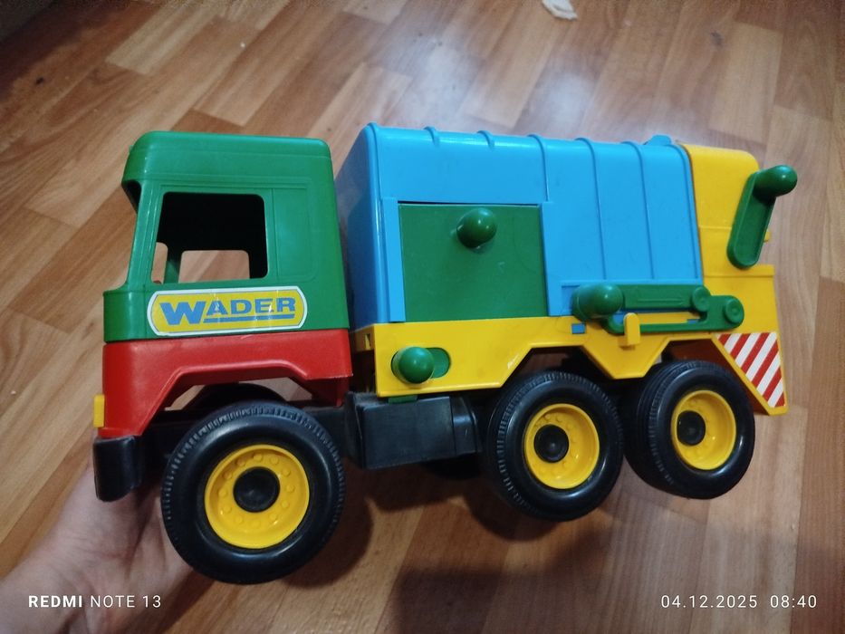 Игрушка мусоровоз