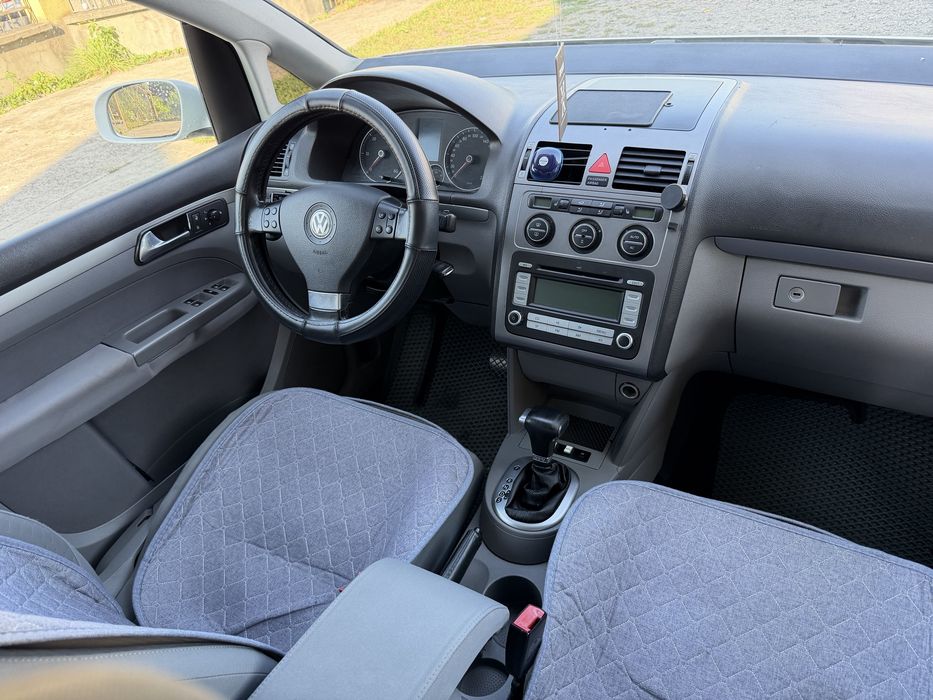 Volkswagen Touran ( Avtomat )