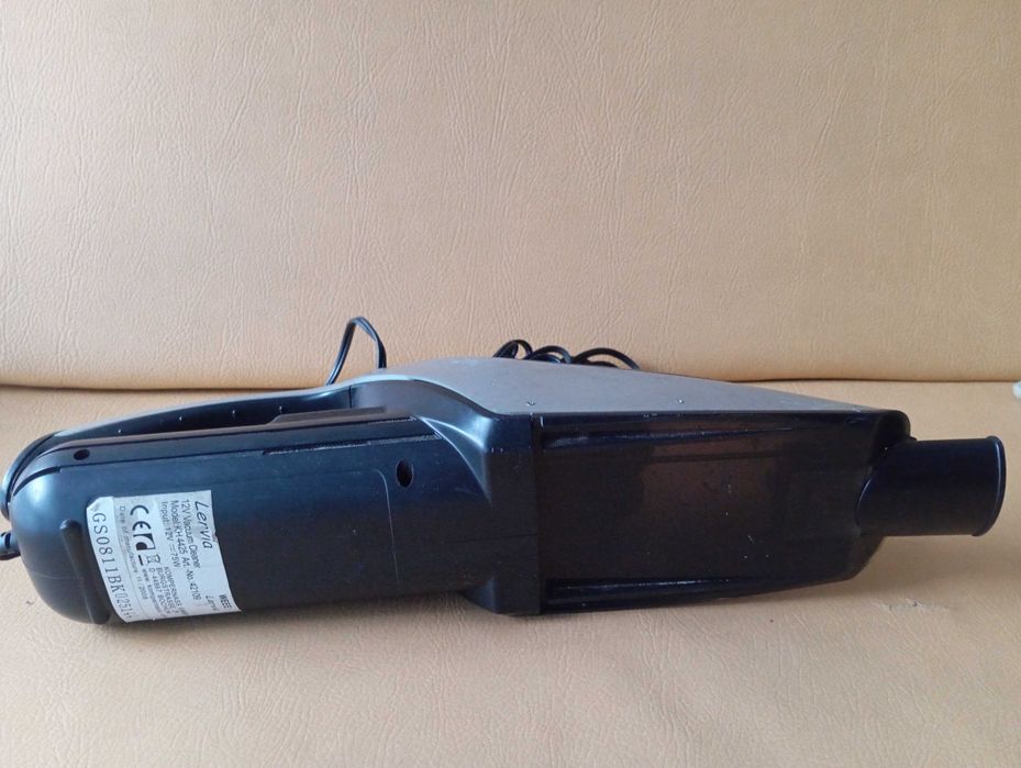 Aspirador de carro Lervia. Com marcas de uso, mas a funcionar.