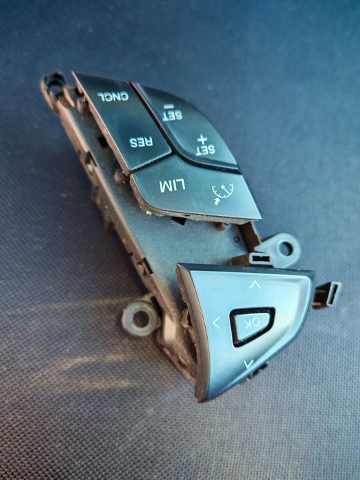 Przycisk tempomatu Ford DG9T-9E740-RBW