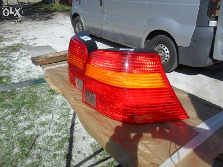 Vendo par de farolins Volkswagen Golf IV 2001