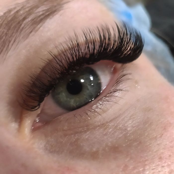 Наращивание ресниц/Нарощування вій