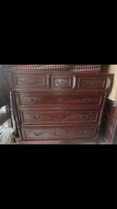 Comoda antiga em madeira