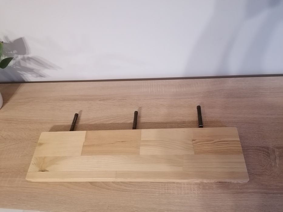 Półka ścienna z litego drewna Loft