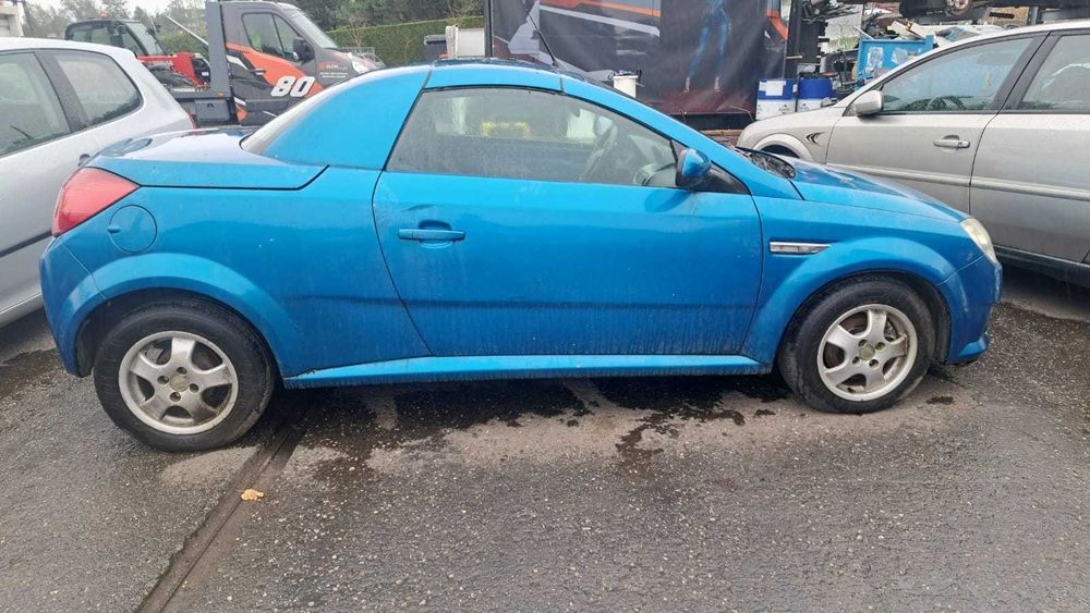 błotnik prawy przód Opel Tigra II