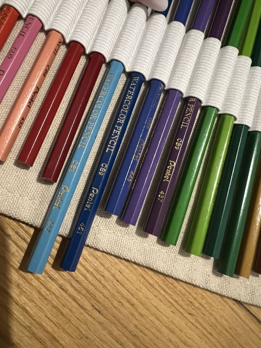 akwarelowe kredki pentel plus pędzle i piórnik