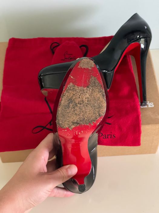 Christian Louboutin Bianca - Sapato de salto alto em verniz preto