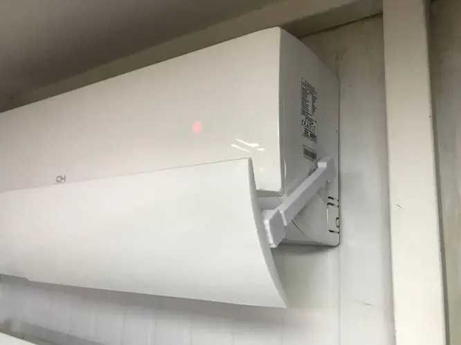 Дефлектор на кондиціонер регульований захисний екран антивітер