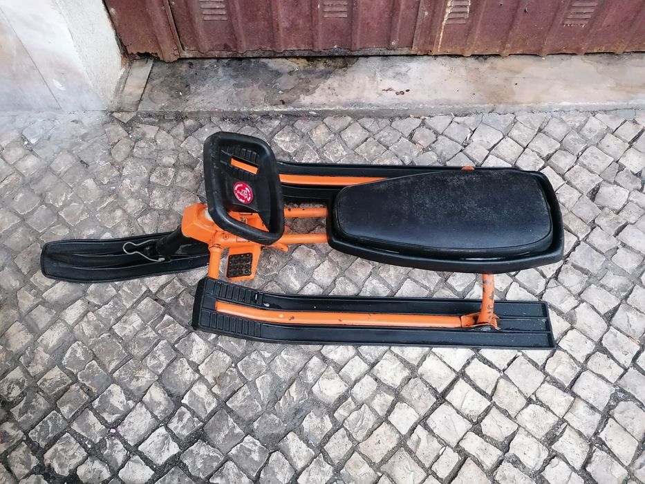 Carrinho de neve antigo