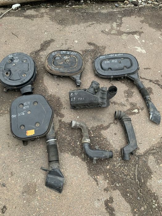 Продам корпус воздушного фильтра мерседес 124-210-190 W 201 бензин