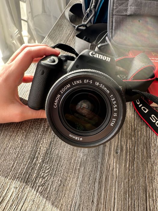 Фотоапарат Canon EOS 700D