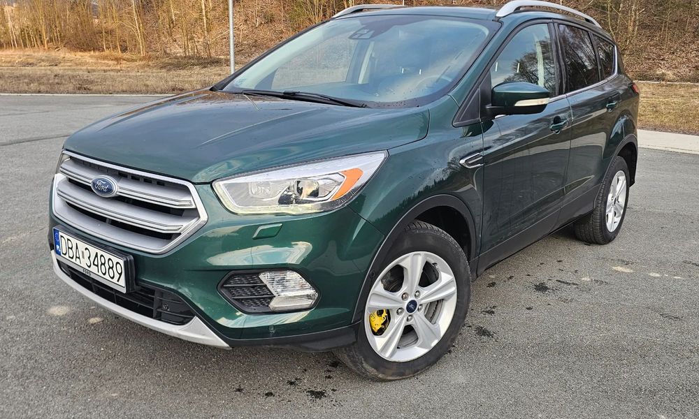 Ford Kuga ST Line 4x4 180km hak, automat, 2 komplety kol, relinig