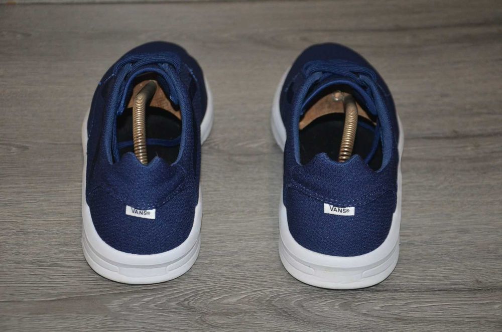 Продам кросівки Фірма VANS.