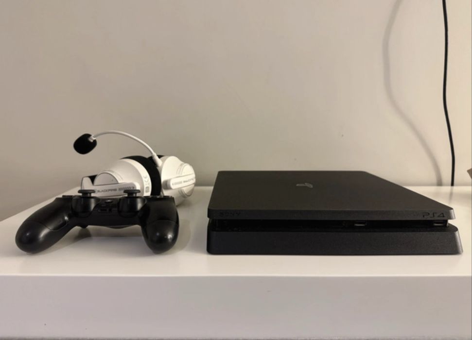 Playstation4 + Comando + Headset