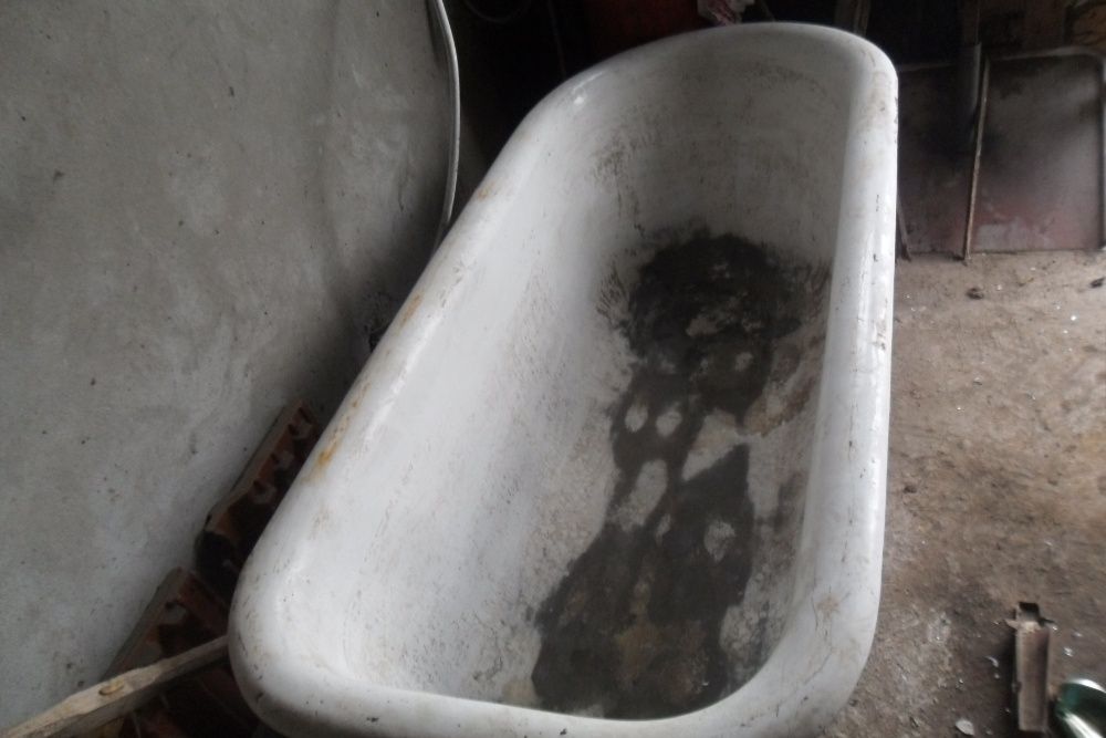 Ванна чугунная старинная