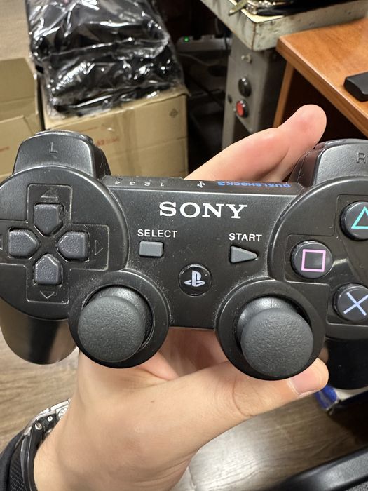 Черный белый джойстик sony ps3