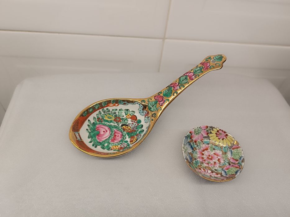Colher Decorativa porcelana Macau. Muito Antiga