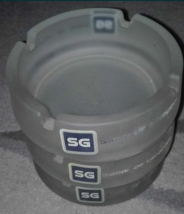 Conjunto de 9 cinzeiros com publicidade