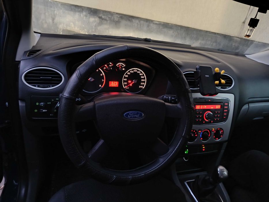 Ford Focus 2011 хатчбек